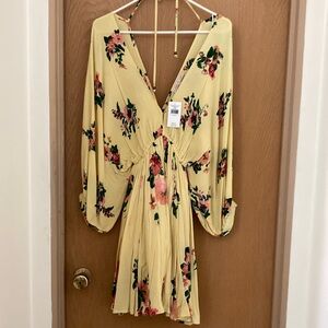 NWT sz M Willow & Root pale yellow floral dress with sleeve